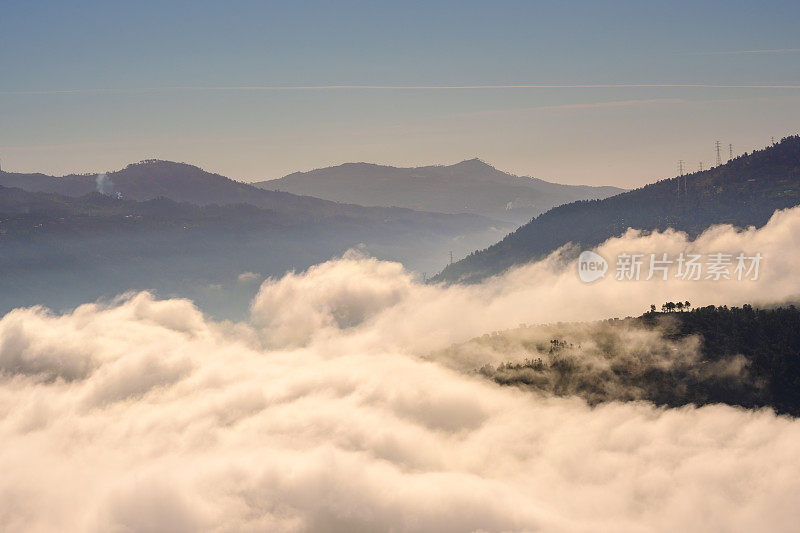 São Leonardo da Galafura在杜洛山谷的视角，雾使你看不到杜洛河